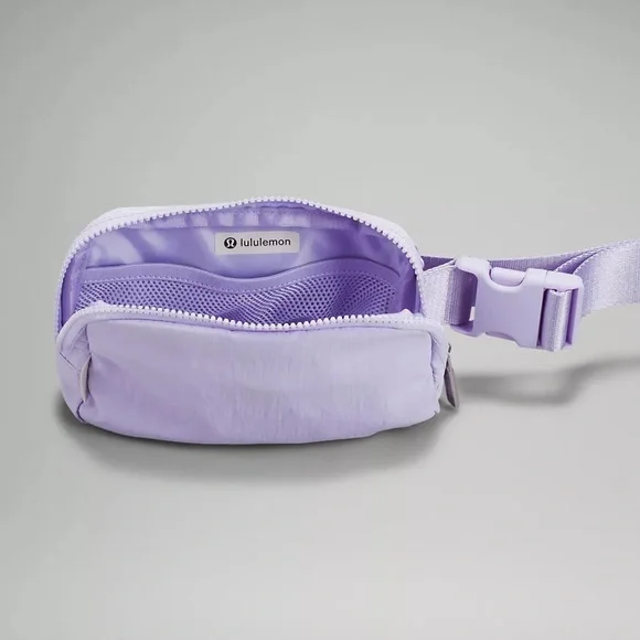 🌿NWT Lululemon Everywhere Belt Bag - Picture 3 of 3